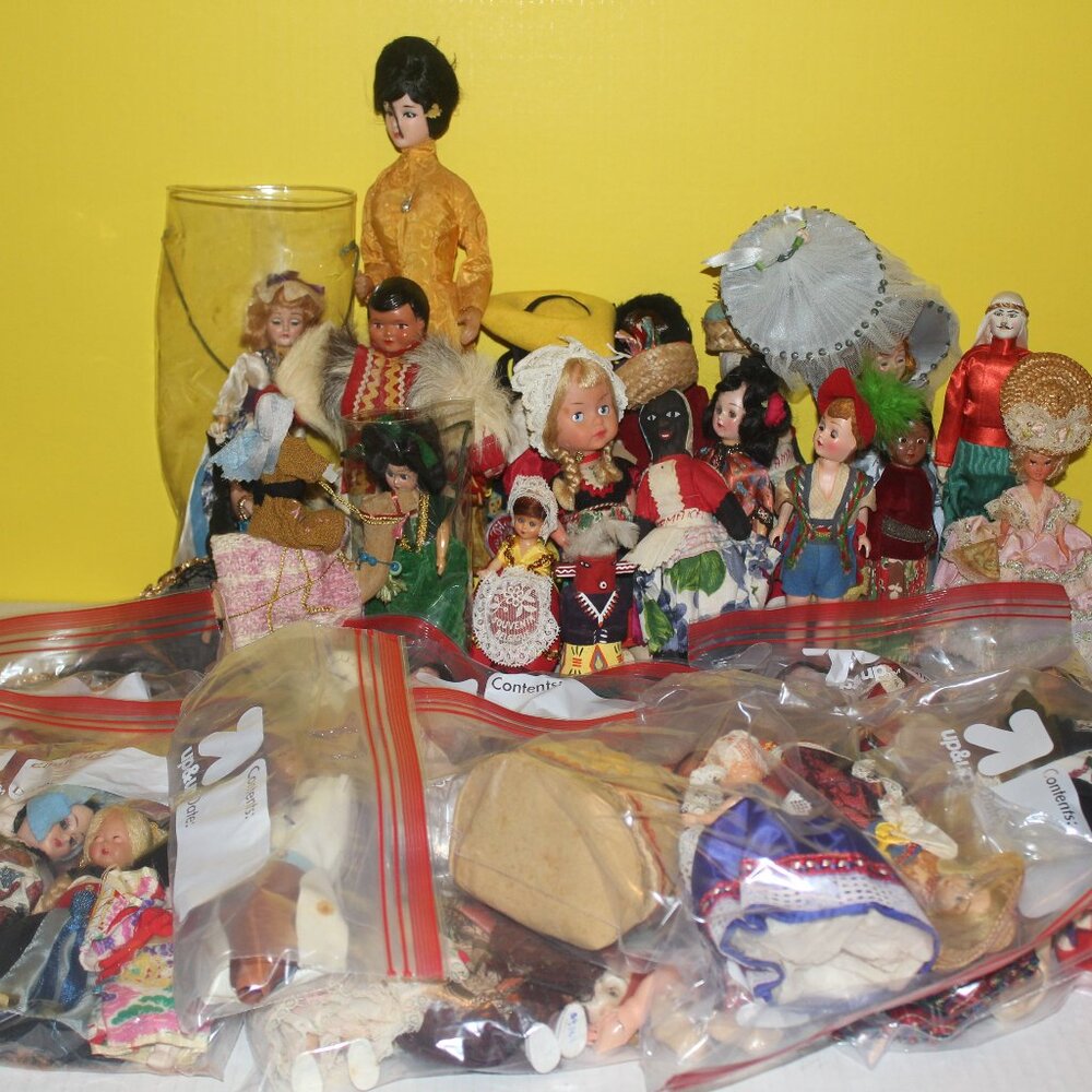 VINTAGE INTERNATIONAL DOLL'S   VARIOUS DOLL'S        READ THE DESCRIPTION
